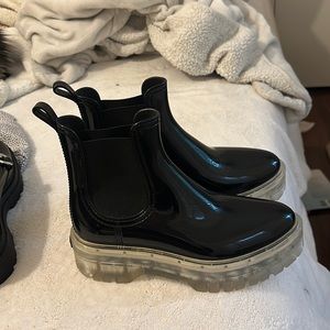 These are out of the box lemon jelly waterproof boots they are unworn outside
